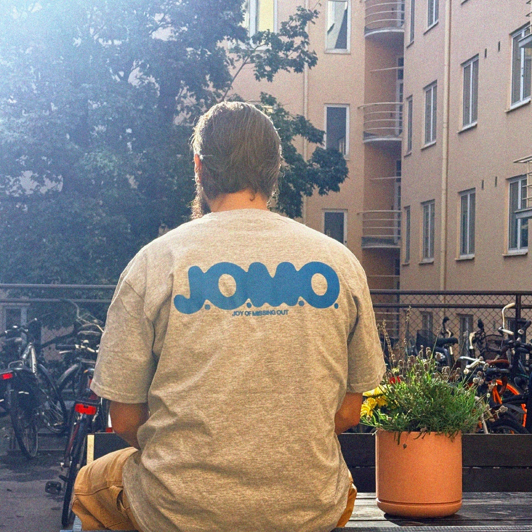 04. Feals Music / JOMO / T-SHIRT